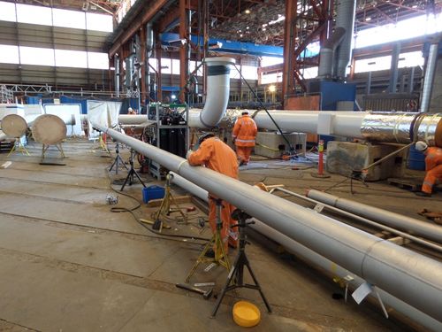 SEC Norge piping team perform pipe spools on the prefabrication facility