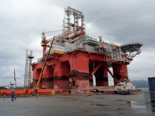 Transocean Barents Platform moored up to waterfront at Kvaerner Stord yard